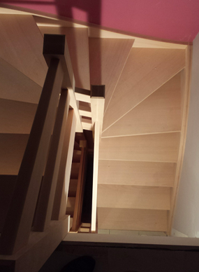 Escalier en 2 quart tournant en bois à Courcelles